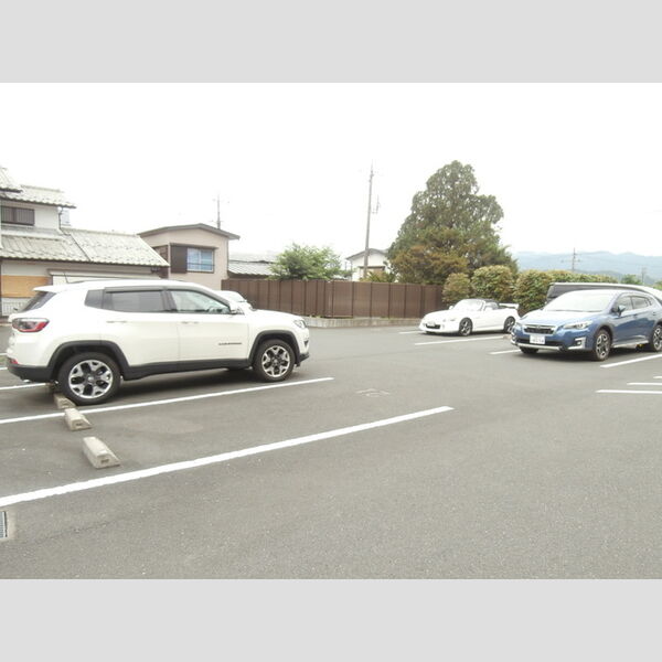 ミルフルール　Ⅱ 駐車場