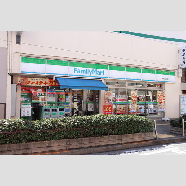ラピス綾瀬302号室 ファミリーマート綾瀬西口店(約243m)