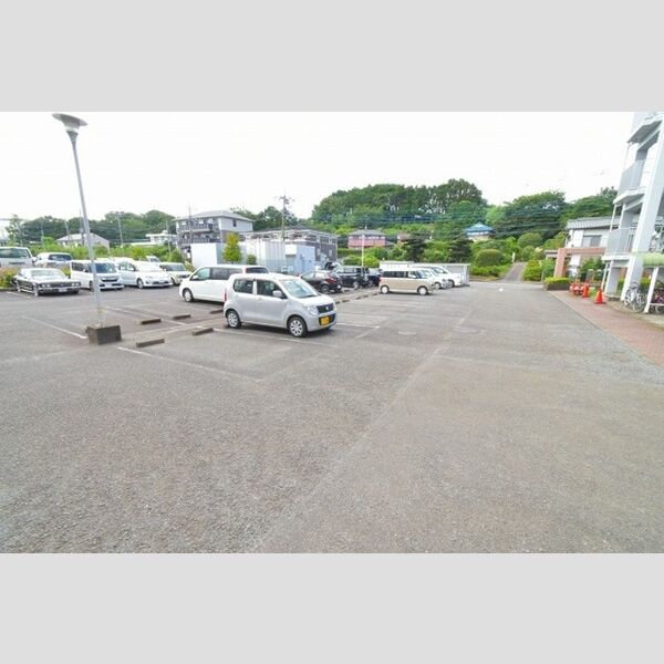 Bellevue壱番館216号室 駐車場