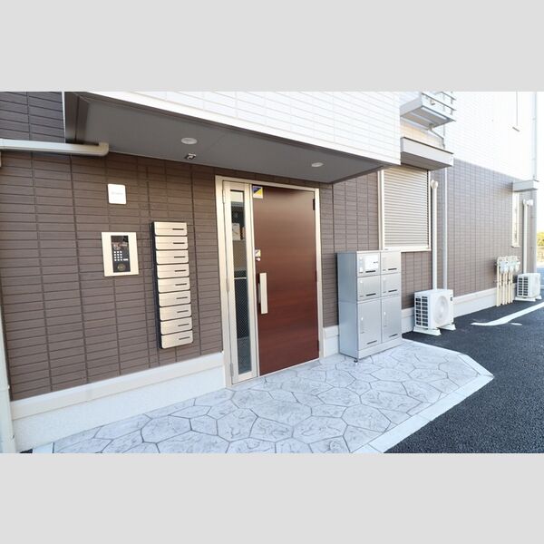 メゾンベース　A エントラス