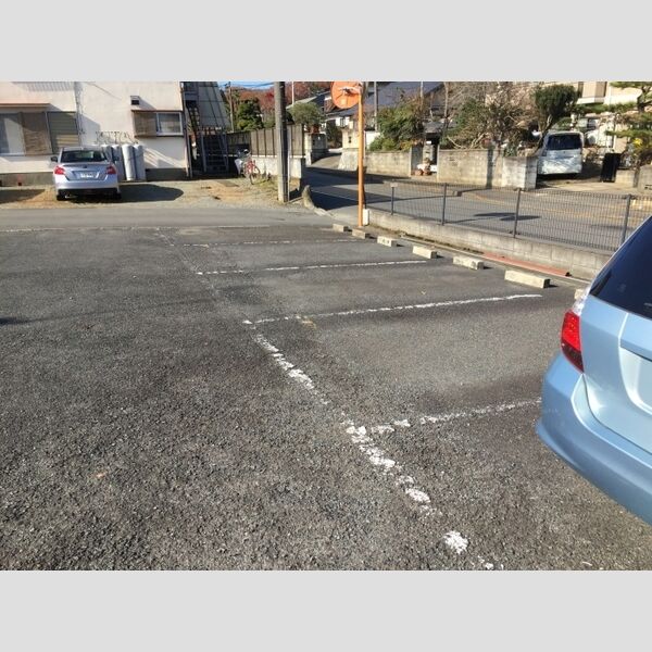 サンジュネスゆう 駐車場