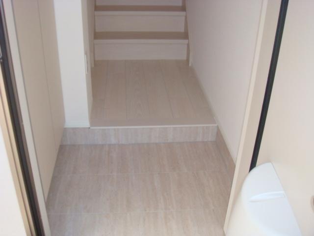 レ・セーナ202号室 玄関