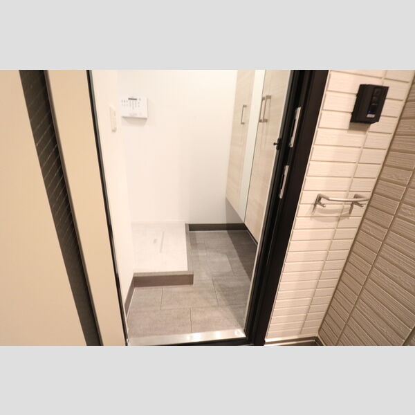 D-Sereno弥生106号室 玄関