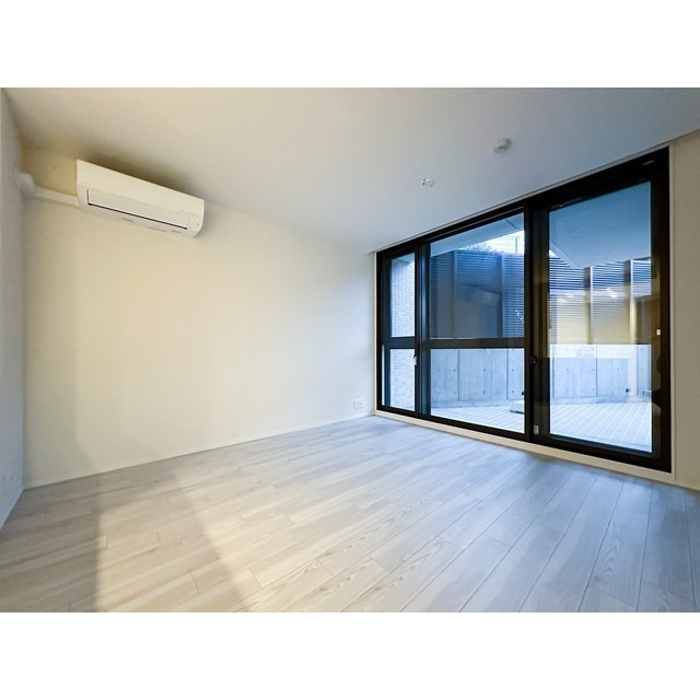 ザ・ケンジントン・レジデンス上池台 リビングダイニング