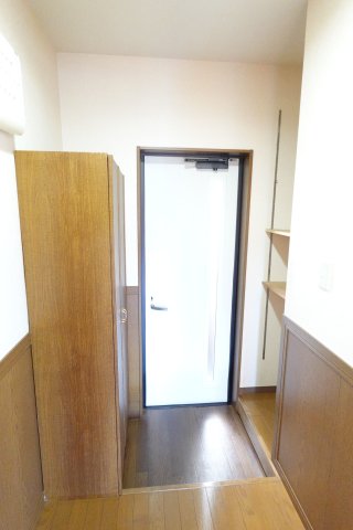 アン・シャーリー0105号室 玄関