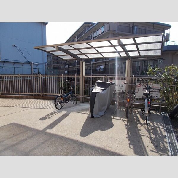 ラピュタK 自転車置き場