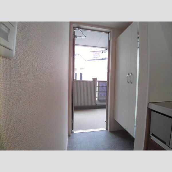 レフィナード302号室 玄関