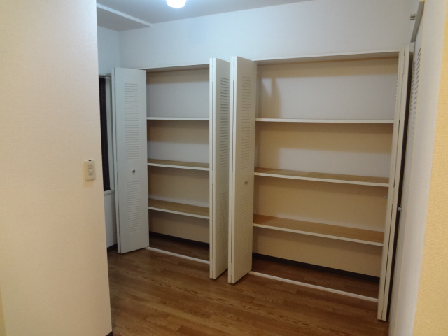 サンモールパレスＢ棟0106号室 収納