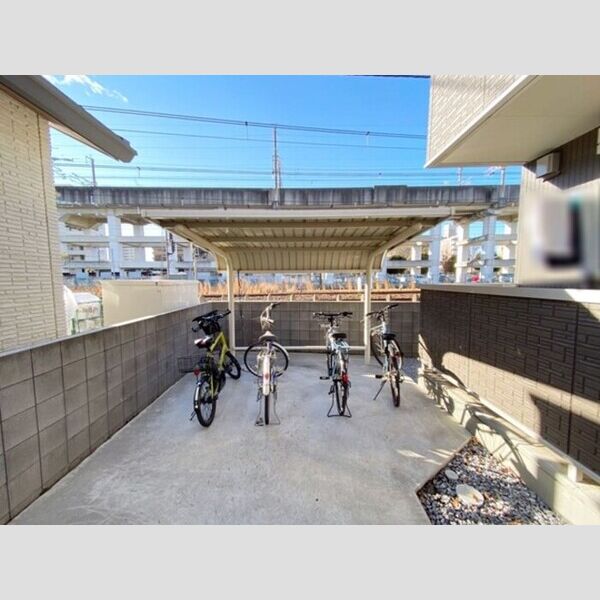 ジョーヌエトワール302号室 駐輪場