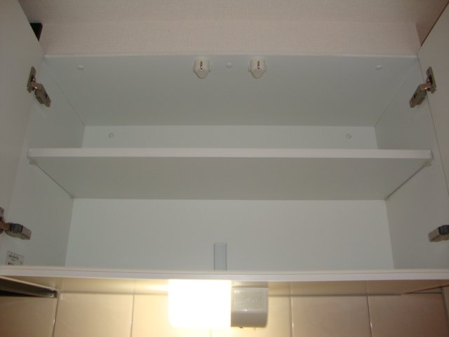 葉山レジデンスⅡ キッチン上収納