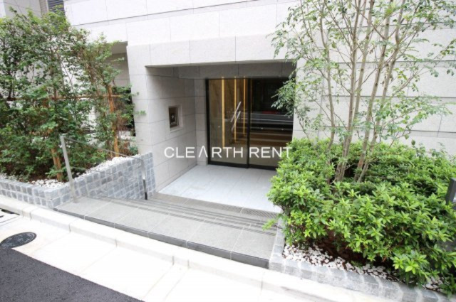 コンシェリア池袋 ＴＨＥ ＲＥＳＩＤＥＮＣＥ ＷＥＳＴ 豊かな緑に演出されたアプローチ