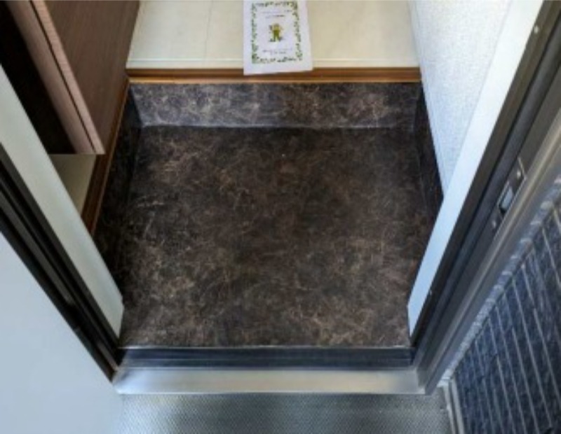 カーサフィオーレ1階 玄関