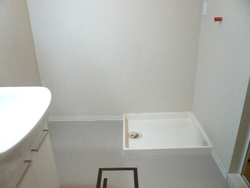 テレパレス日限山3階 室内洗濯機置場　※2016年5月撮影