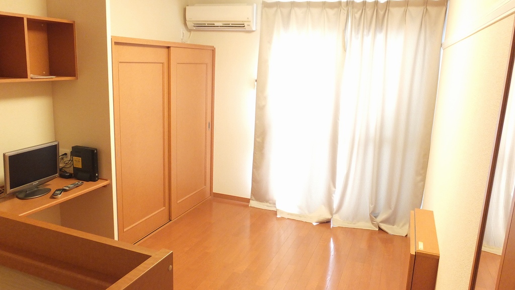 レオパレスセレッソセカンド 1Fの床面は、フローリングです。