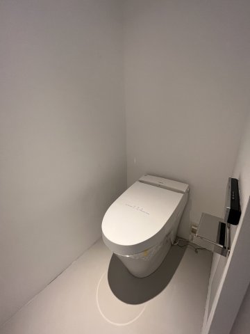 ファーレ代々木上原Ⅱ105号室 トイレ