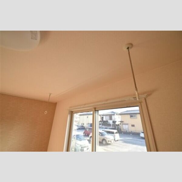 桜アベニュー105号室 室内物干し