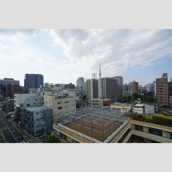 プライムメゾン亀戸801号室 目の前は、目線を遮る建物が無いため開放感があります。