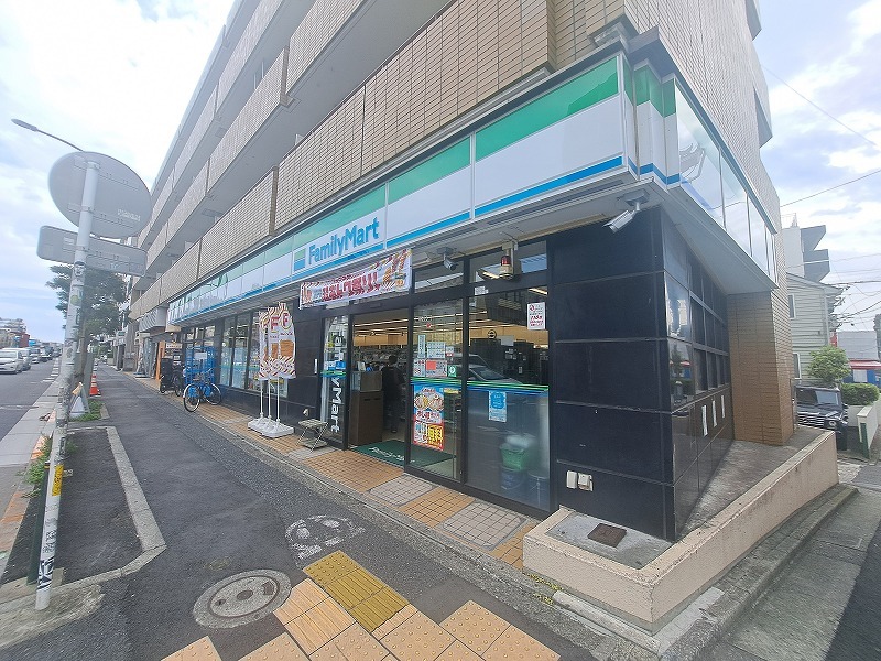 代田マンション１号館 ファミリーマート 新代田駅前店