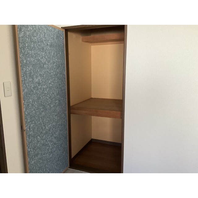 グランデュール瀬戸岡202号室 内観