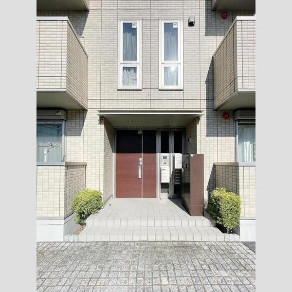 I.ヴィレッジ　EAST エントランス