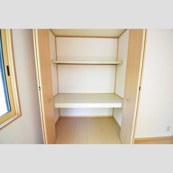 T・S・R 亜樹 洋室の物入れ