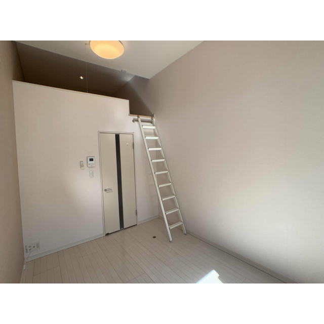 コンフォートメゾン東平賀205号室 リビング