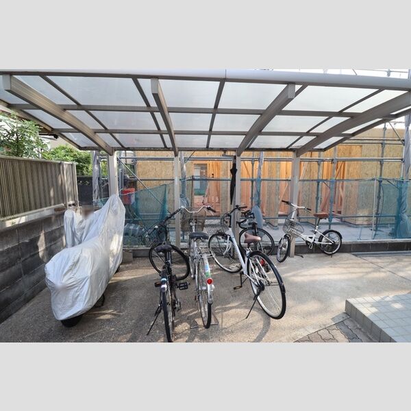 グローリア酒々井 駐輪場