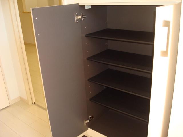 トゥ　ヴェール（Ｔout　Vert） 下駄箱