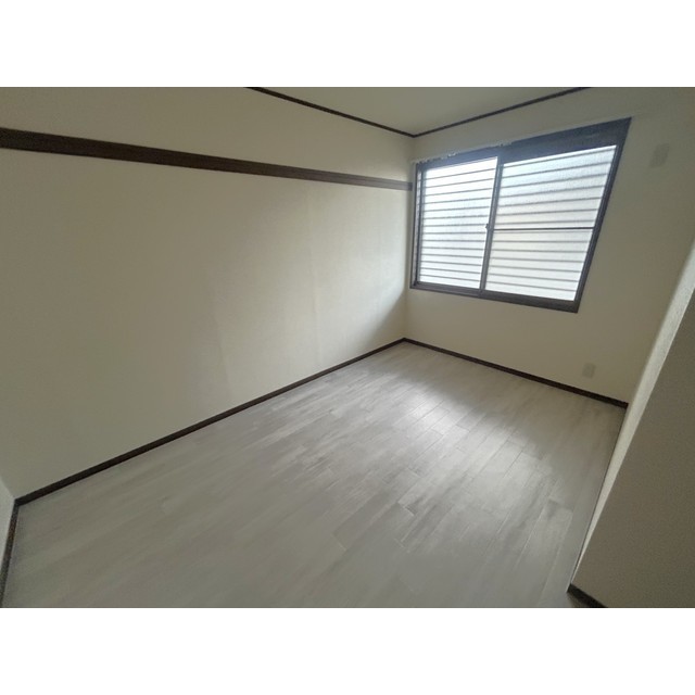 グランデュール瀬戸岡105号室 内観