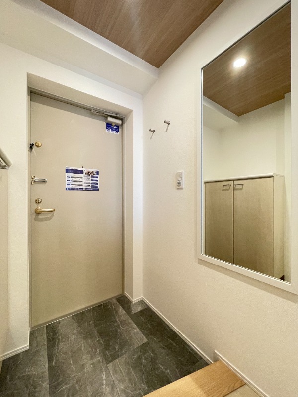 レジディア神田東6階 玄関