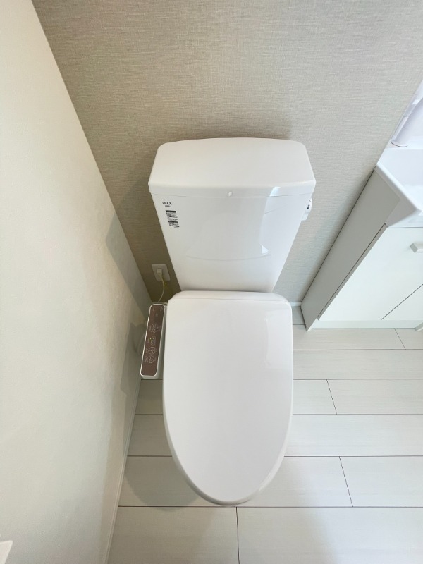 IL MEZZO DI TOKYO，TRE トイレ