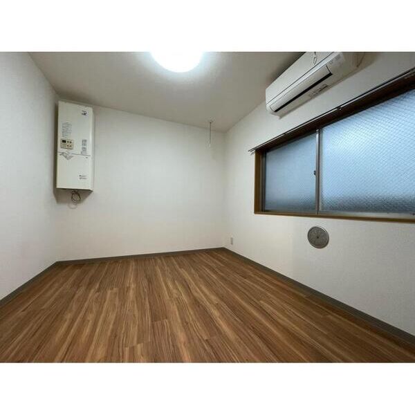 ヴィラ大塚106号室 リビング