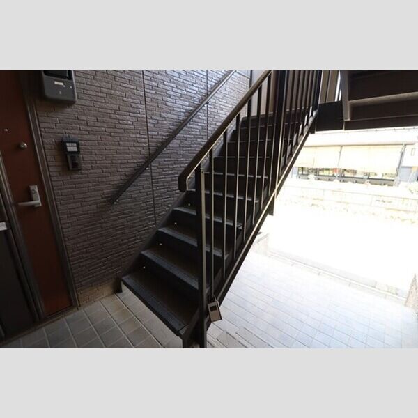 ソラリス　A 共用階段