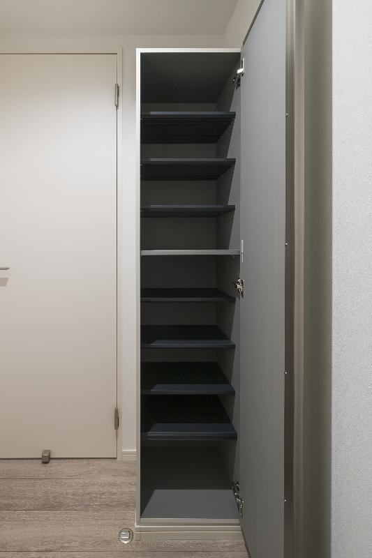 Ｃｕｌｌｉｎａｎ　ＭＡＫＵＨＡＲＩ3階 玄関