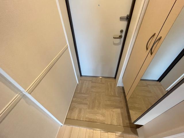 ＦＬＯＲＥＮＴＩＮＥ　ＦＬＯＡＴ（フロランタン　フロート） 玄関