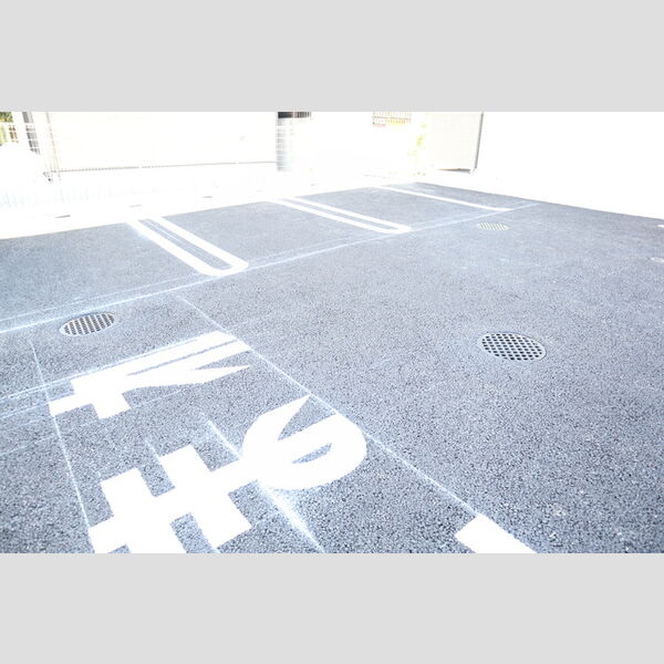 エンペラー　B105号室 駐車場