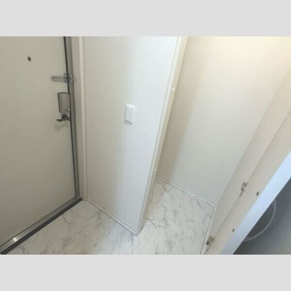 ワイズハウス201号室 ◆玄関シューズボックス◆