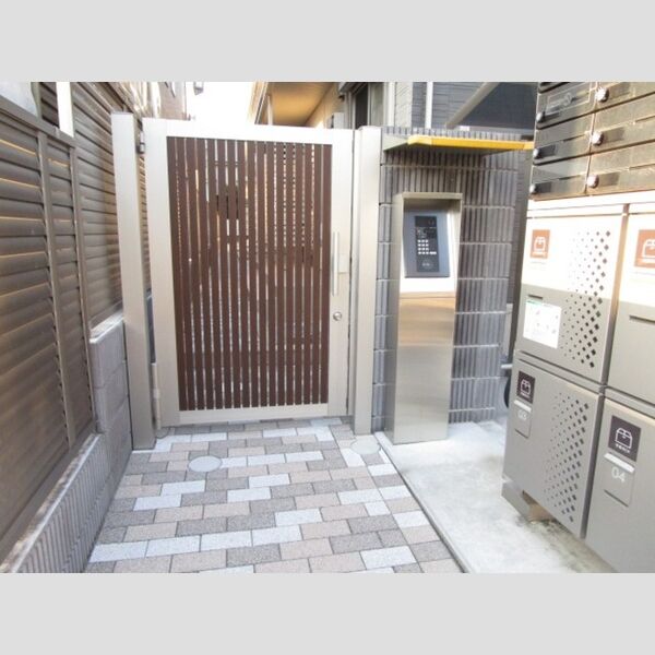 メゾンフォレストⅦ オートロック付きエントランス