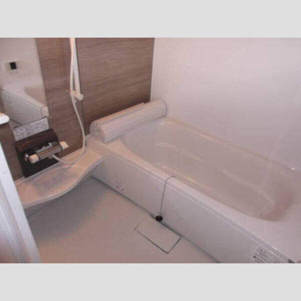 メゾン・ラマージュ 広々した一坪風呂でゆっくりと