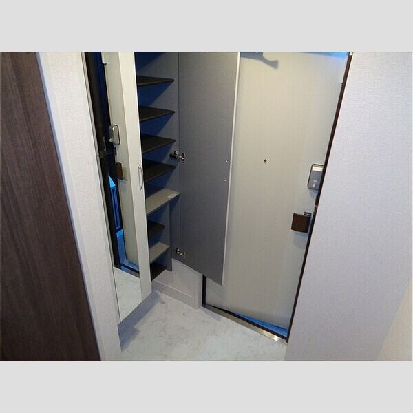 イフィセント港南台 玄関