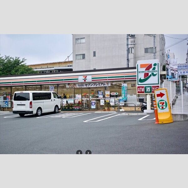 ヒルサイドテラス セブンイレブン川崎犬蔵3丁目店351m
