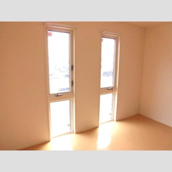 ルガーナ グランデ201号室 洋室(南:6帖)