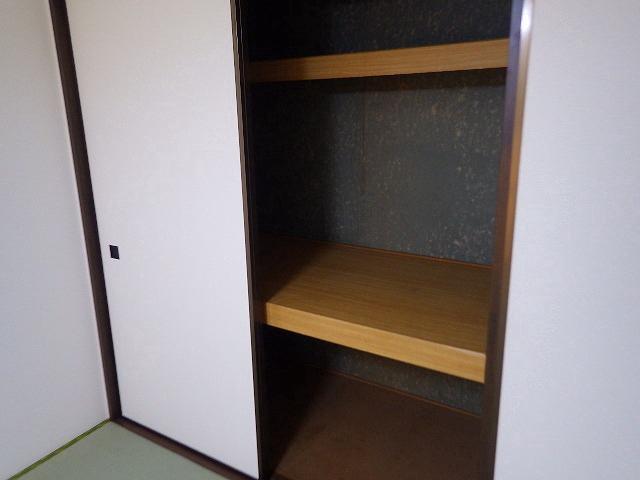 ツインシャトーAB 収納