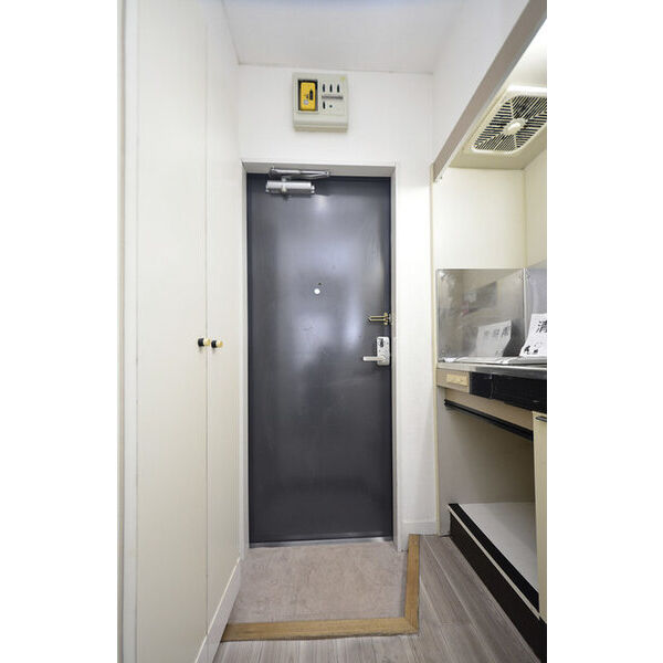 リライアンス六浦0102号室 玄関