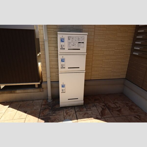 エミネンス201号室 宅配ボックス