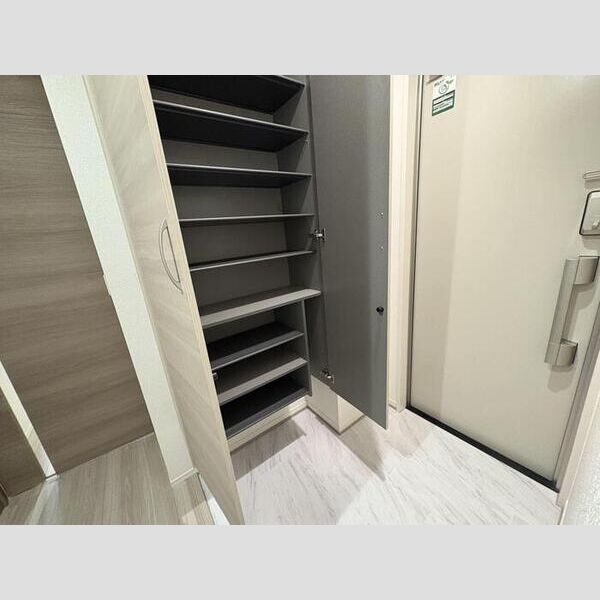 メゾン　シャルム201号室 シューズボックス