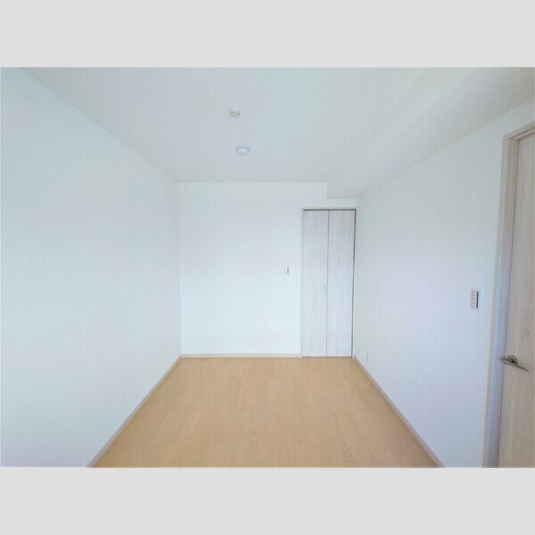 グランヴェールにしすな203号室 洋室6帖(別角度)