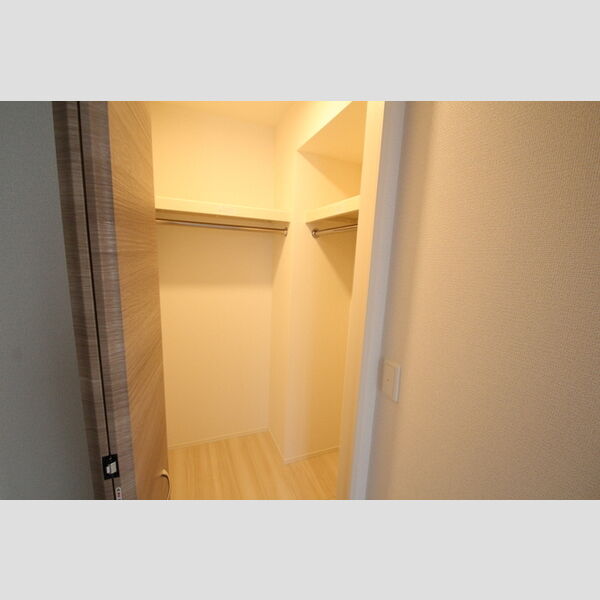 アヴァンス東日暮里203号室 洋室ウォークインクローゼット