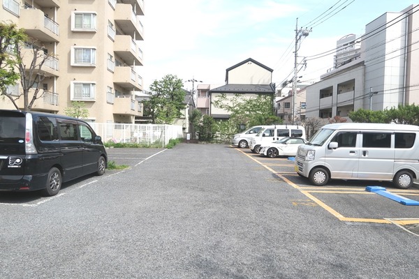 ライブ赤羽 駐車場