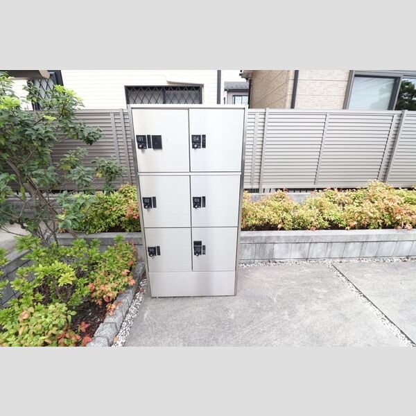 プレ・ド・ラ・ガールせんげん台208号室 宅配ボックス